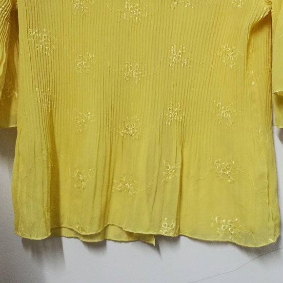 Yellow Top - Picture 7 of 11